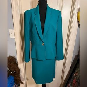 VGUC- Tahari skirt suit- size 14